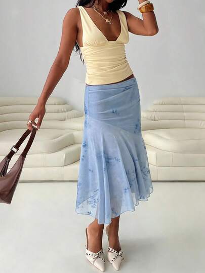 优雅休闲新款浅蓝色印花网纱半身裙，度假风不对称荷叶边下摆，高弹力腰带，数码印花不透面料，适合度假、海滩、约会、通勤、日常穿着。