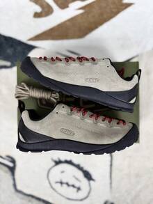 Keen Jasper 皮革徒步舒适抓地低帮户外功能鞋，男女通用，银貂色，复古低帮系带，户外露营徒步登山运动训练鞋 - 銀貂色 - 查看 1