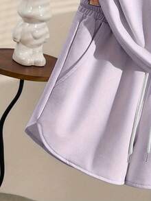 2 Piece Lavender Purple Delta Sigma Theta 1913 Graphic Loungewear Set, Short Sleeve Raglan T-Shirt With Rolled Cuffs + High Waisted Elastic Drawstring Waist Shorts With Side Pockets, Round Sunglass Decor, Casual Soft Breathable Sleepwear & At Home Wear For Daily Leisure - 灰色 - 查看 9