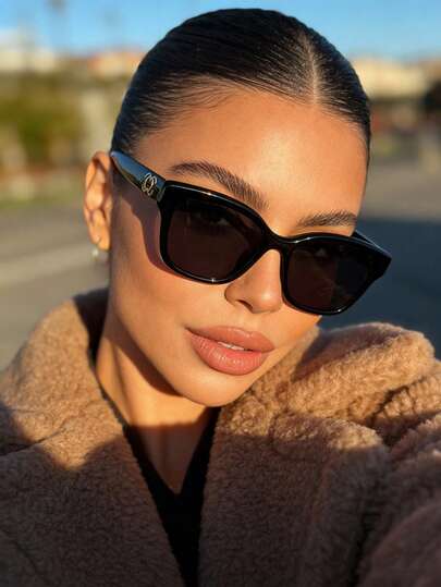 1pc Fashionable Oversized Frame Fashion Glasses, Exquisite Elegant Retro Unique For Women, Suitable For Autumn/Winter Outfits, Family Outings, Travel, Beach, Music Festivals And Other Daily Accessories