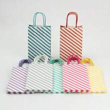 Bộ 9 túi giấy Kraft họa tiết chấm bi và sọc, chín màu sắc rực rỡ để chào mừng mọi dịp vui – từ lễ hội săn trứng Phục Sinh đến lễ hội hóa trang, từ những lời thì thầm trong đám cưới đến ngày Valentine. - Xem 10