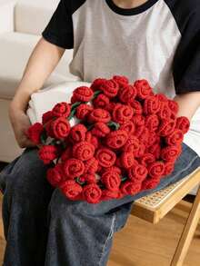 1件优雅玫瑰花卉图案毛毯 - 柔软针织质地，带衬里，粉红/红色花束设计，可机洗，室内/室外两用披肩/毯子，适合露营、野餐、家居装饰 - 送给女性的奢华礼物，情人节、乔迁之喜的完美之选 - 舒适的玫瑰花瓣针织毯，用途广泛，可用于花园装饰和野餐 - 彩色 - 查看 3