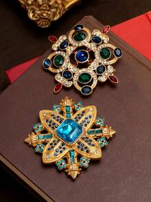 A Vintage Hollow Design Niche Exaggerated Luxurious High-End Jewelry Brooch | The Perfect Accessory For Palace-Style Outfits. The Collision Of Vintage Metal Texture And Noble Medal Feel Easily Becomes The Eye-Catching Highlight Of Evening Galas, Retro Parties, And Art Gatherings, An Essential Luxury Accessory For Those Pursuing A Vintage Elegant Style. - Brooch - View 1