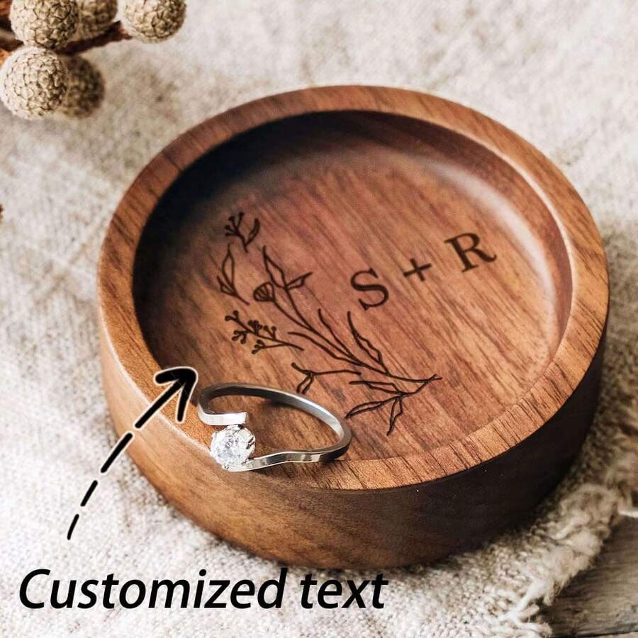 1 Chiếc đĩa gỗ tròn khắc tên theo yêu cầu, dùng để đựng nhẫn đính hôn, nhẫn cưới, quà cưới, quà tân hôn, quà kỷ niệm 5 năm ngày cưới, quà Ngày Valentine. - Nhiều màu - Xem 1