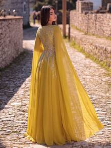 Faeriesty 这款优雅的阿巴雅长袍饰有珍珠，配以亮片雪纺袖，搭配飘逸的A字连衣裙，是婚礼、盛大晚宴、颁奖典礼和红毯活动的理想之选，尤其适合春季派对。 - 黃色 - 查看 2