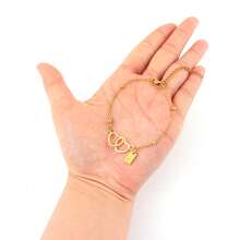 1 pieza Nuevo brazalete clásico de acero inoxidable dorado con colgante rectangular de inicial y doble corazón para mujeres - Amarillo Oro - Ver 3