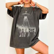 Vintage Raccon UFO Com Fort Colors Tshirt Funny Raccon Retro Shirt Gift Raccoon Oversized TshirtRaccoon Lover Tshirt Ufo - màu đen - Xem 1