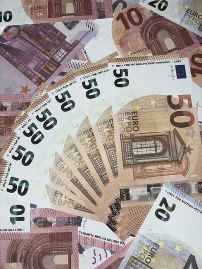 Common Euro Banknote Props (10 Banknotes/Set), In Regular And Mini Sizes, Are Available For Raffles And Magic Shows. They Can Be Displayed In Sets And Are Also Suitable As Party Favors, Holiday Origami, DIY Bouquets, Event Promotional Materials, And Banknote Samples.