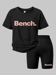 两件套女童柔软休闲套装，“Bench”字母图案T恤搭配同款骑行短裤，适合休闲外出、上学、夏季穿着。 - 黑色 - 查看 2