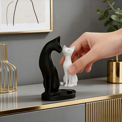 Detachable Black And White Cat Sculpture, Creative And Elegant Design With Smooth Matte Finish. This Modern Abstract Sculpture Can Be Freely Assembled, Suitable For Your Decor Style, And Makes A Charming Accent For Your Home, Office Desk Or Shelves. It Can Also Serve As A Phone Stand, Combining Functionality And Artistic Appeal. Whether As A Romantic Gift Or A Fashionable Decor Piece, It Is An Excellent Choice.