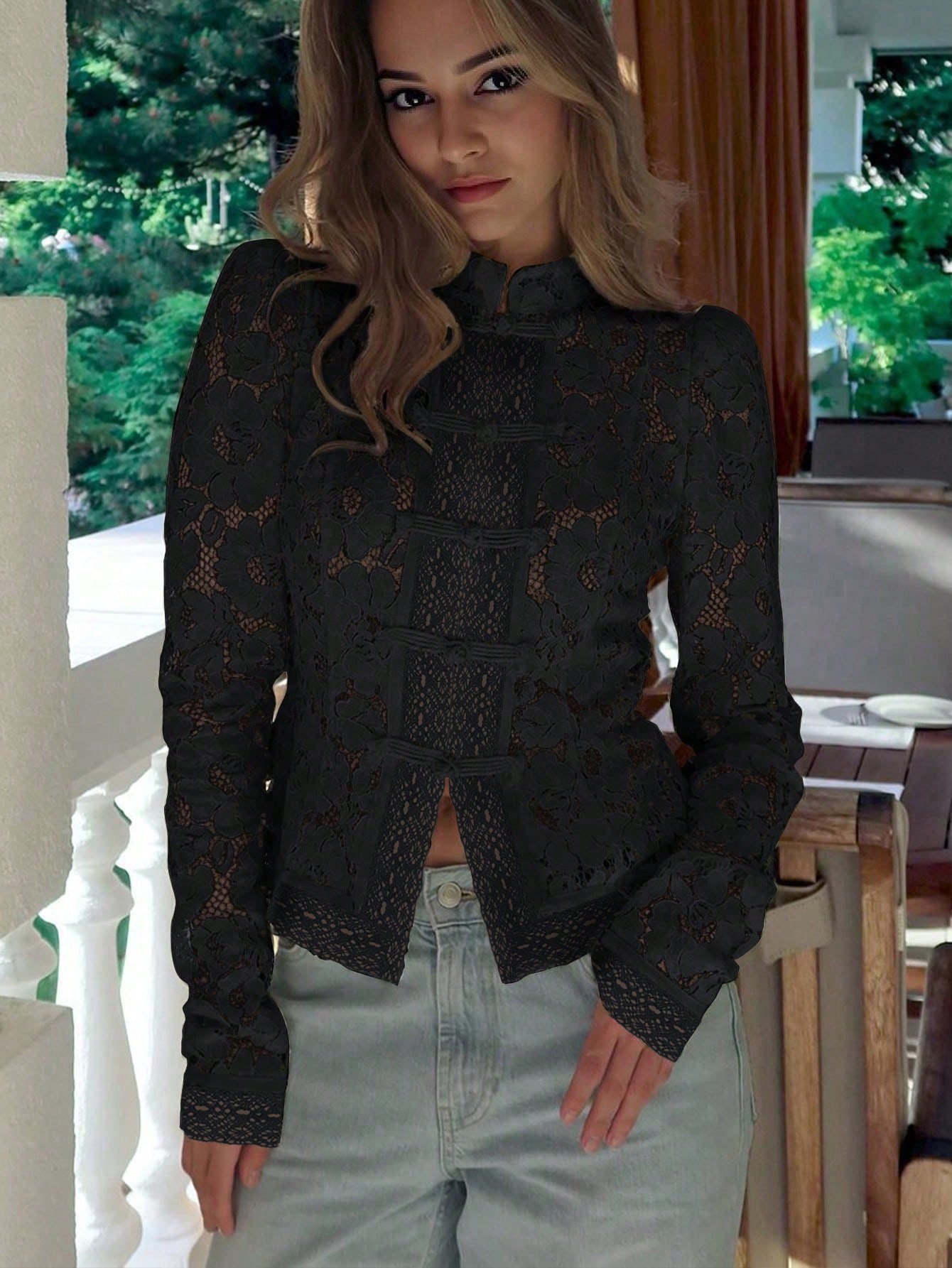 ملابس علوية أنيقة للنساء بطبعات زهور بيضاء من الدا...