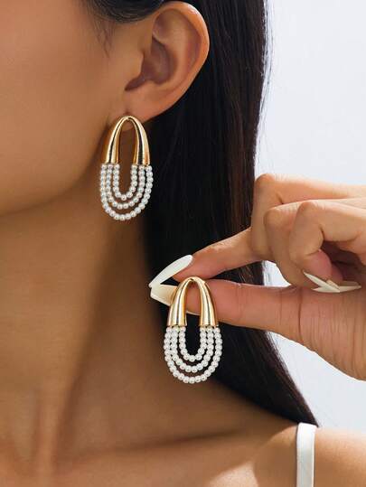 1 Đôi bông tai dáng dài đính nhiều lớp ngọc trai giả, kiểu dáng thanh lịch, phù hợp cho nữ giới đeo hàng ngày, hẹn hò, đi làm và dự tiệc.