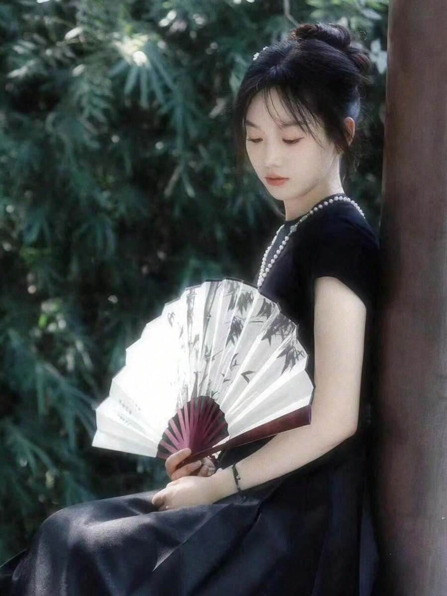 1 Piece Of Retro-Style Folding Hand Fan, Made Of Silk, Water-Resistant, Tear-Resistant, And Easy To Carry. - Beige - View 1