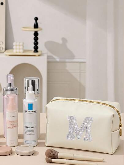 珍珠字母A-Z便携式化妆包，旅行大容量高级收纳包，口红和洗漱包，便携式化妆包，护肤包，洗漱包，生日礼物，送给朋友和老师的最佳礼物，浴室、珠宝、唇膏、指甲油和其他物品的收纳包，旅行必备，返校季和毕业季，情人节，婚礼伴娘礼物，附赠手提礼品