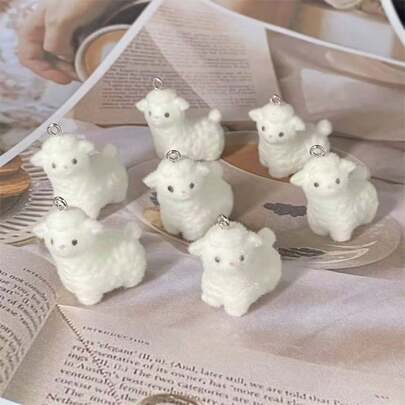 4/10个树脂植绒羊驼吊坠 DIY饰品，手工饰品，饰品制作，植绒设计，装饰吊坠，轻巧饰品，做工精细，植绒饰品，DIY配件，DIY爱好者，工艺爱好者，独特饰品