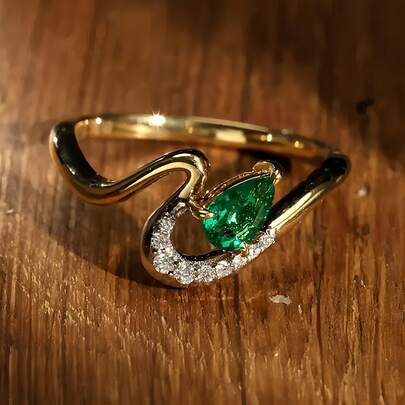 Vintage Style Asymmetrical Line Green Zirconia 18K Gold Plated Ring For Women