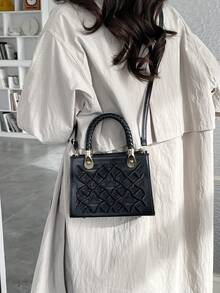 1个女士纯色压纹缝线时尚石纹手提包/单肩包，拉链封口。优雅女士托特包，休闲包，可装钱包、化妆品、手机、零钱包。适合夏季海滩、购物、摄影等场合。也是送给女友或母亲的绝佳礼物。 - 黑色 - 查看 3