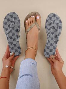 Dép xỏ ngón in chữ cho nữ, dép xăng đan đế bằng kiểu dáng giản dị, dép hở mũi tiện dụng cho kỳ nghỉ hè ở bãi biển. - Xám - Xem 9