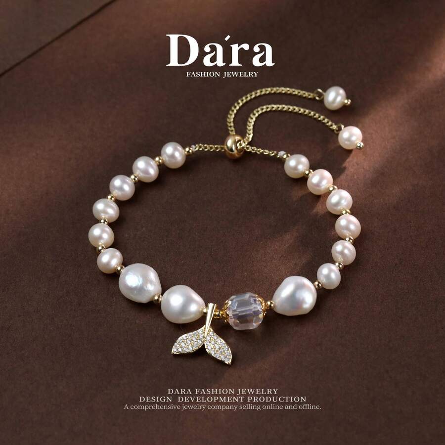 Da'ra 不对称巴洛克珍珠鱼尾吊坠可调节手链，清新百搭的设计，适合日常佩戴和度假装扮，展现个人风格。 - 白色 - 查看 1