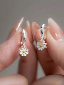 2pcs Minimalist Daisy Clip-On Earrings, Suitable For Women And Summer Gifts - Daisy Earrings - View 2