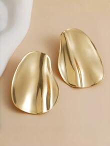 A Pair Of Irregularly Shaped, Golden-Yellow Oval Stud Earrings - Gold - View 4