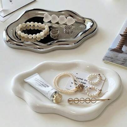 Irregularly Shaped Cloud-Shaped Jewelry Tray. Silver/Pink Ceramic Decorative Tray. Minimalist Makeup Table Storage Rack, Suitable For Rings, Necklaces, Perfumes. Suitable For Use In Bathrooms And Bedrooms, Applicable Throughout The Year.
