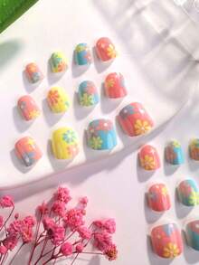 1 Box 24 Pcs Kids Cute Floral Press-On Nails, Vibrant Colors & Adorable Patterns, Easy To Apply & Remove, Ideal For Daily Wear, Parties And Photos, Creating Sweet & Cute Nail Looks For Kids - Multicolor - View 4