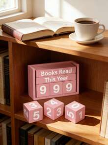 Este adorable contador de lectura de madera rosa es el regalo perfecto para los amantes de los libros. Simplemente actualiza los bloques numéricos de tres dígitos para hacer un seguimiento del volumen de lectura del año. Un accesorio de escritorio con estilo, agrega una atmósfera cálida a cualquier entorno del hogar u oficina, mientras hace que tus objetivos de lectura estén claros de un vistazo. Ligero y portátil, es un excelente regalo para los ávidos lectores. - Estilo A - Ver 4