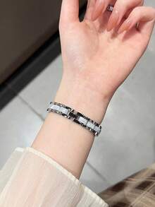 1条女士奢华小巧金属树脂腰带，兼容表带44mm、40mm、42mm、46mm、38mm、49mm、41mm、45mm，优雅设计，兼容 Series 11、10、9、8、7、SE、6、5、4、3、Ultra、2、1，女士礼物 - 銀色 - 查看 5