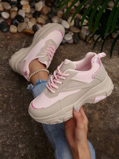 春秋新款白色女士运动鞋，低帮低跟圆头舒适系带休闲户外厚底百搭鞋，尺码36-41可选。注意：尺码偏小，建议选购大一码。