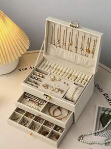 1个三层首饰盒,大容量可上锁首饰收纳盒,大号PU皮革首饰盒,手表和手镯收纳盒,抽屉式首饰展示盒,梳妆台收纳盒,首饰收纳盒,高品质桌面收纳盒,可存放戒指、项链、手镯、耳环和吊坠,是送给女性的完美礼物,也是节日礼物和圣诞礼物的理想之选。 - 大容量首飾盒 - 查看 3