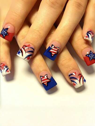 24片红白蓝星条烟花美甲套装，爱国风格假指甲，采用爱国红白蓝配色方案，搭配法式烟花、五角星条纹图案，短款按压式指甲，亚克力按压式指甲，美甲装饰，独立日假指甲，非常适合庆祝独立日、7月4日等国家节日，以及派对和节日场合！