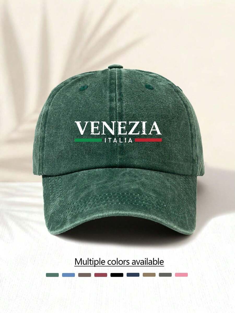 1顶水洗棒球帽，印有“VENEZIA”字样，复古美式简约休闲百搭时尚，高品质装饰配饰，适合所有季节，男女皆宜的必备时尚单品。
