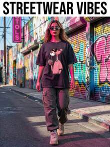 The Latest American-Style 100% Cotton T-Shirt Suitable For Both Men And Women. Featuring A Fun Retro Pink Leopard Print Cartoon Letter Pattern. This Is A Street-Style Korean Version Of Comfortable And Retro Fashion For Daily Commuting And Versatile Clothing That Fits The Y2k . It Is A Regular, Niche Punk-Style Black Round-Neck Short-Sleeved Washed T-Shirt With A Relaxed Fit. This Is A Washed Retro Series Of Comfortable Cotton T-Shirts, Easily Creating Retro Casual Clothing. It Is Suitable For Daily Commuting, Casual Outings, Music Festivals, And Daily Wear. Classic Retro Style. Men's Printed T-Shirt, Women's Printed T-Shirt, Couple's Outfit. - 黑色 - 查看 5