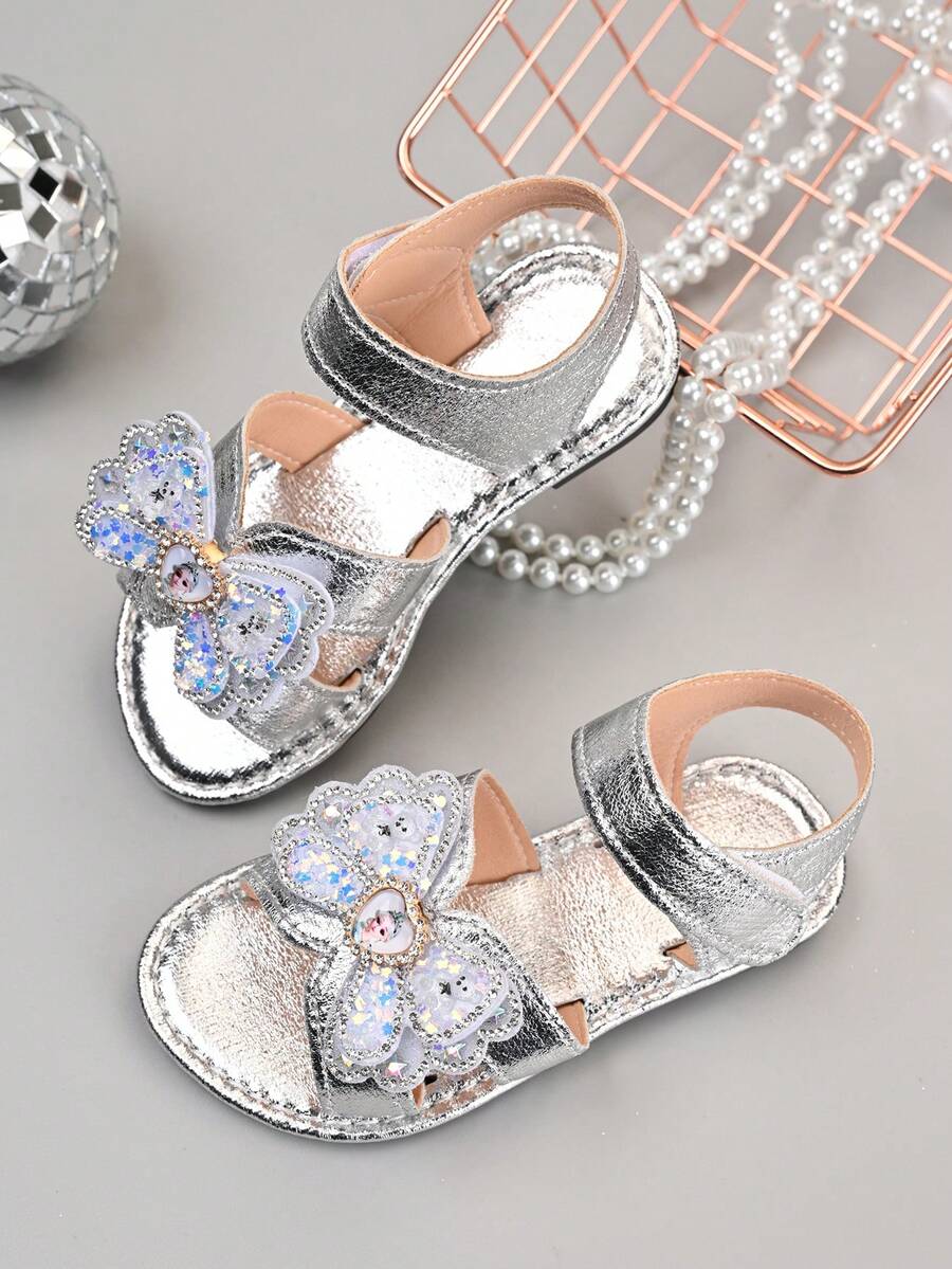 Giày sandal nơ đính đá bạc mới cho bé gái mùa hè 2026, kiểu công chúa đang thịnh hành, đế mềm chống trơn trượt. - Bạc - Xem 1