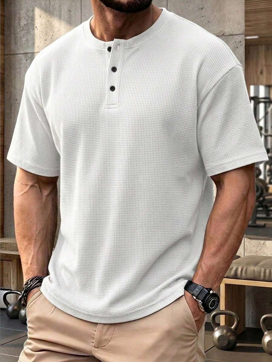 1件宽松版型白色华夫格亨利领纽扣休闲Polo衫,男士T恤,运动休闲风格,可机洗,适合夏季日常穿着、商务通勤、跑步、户外活动,男士上衣 - 白色 - 查看 1