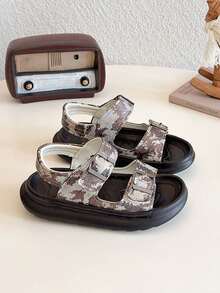 1 đôi dép xăng đan hở mũi họa tiết rằn ri cho bé trai, dép đi biển nhẹ, chống trơn trượt cho trẻ em. - màu nâu - Xem 3