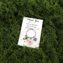 1个蜜蜂主题感谢钥匙扣，蜜蜂图案教师节贺卡，适合作为生日、婚礼、教师节和毕业礼物，带有拥抱图案和蜜蜂设计，返校季汽车装饰挂件，可爱哥特式Y2K风格 - 彩色 - 查看 24