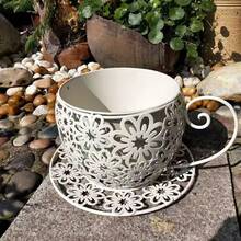 Rustikaler Blumentopf in Form einer Kaffeetasse aus Eisen – Leichter, runder Metallpflanztopf mit dekorativen Griffen, geeignet für drinnen und draußen, Garten, Balkon oder Tisch, für Sukkulenten, Blumen und Pflanzen - Weiß - Übersicht 3