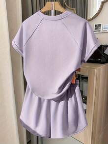 2 Piece Lavender Purple Delta Sigma Theta 1913 Graphic Loungewear Set, Short Sleeve Raglan T-Shirt With Rolled Cuffs + High Waisted Elastic Drawstring Waist Shorts With Side Pockets, Round Sunglass Decor, Casual Soft Breathable Sleepwear & At Home Wear For Daily Leisure - 紫色 - 查看 5