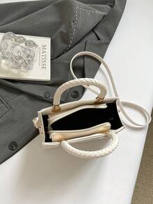 1 chiếc túi xách nữ màu trơn, đường may dập nổi, họa tiết đá thời trang, túi đeo vai, khóa kéo. Túi tote thanh lịch dành cho nữ, túi thường ngày có thể đựng ví, mỹ phẩm, điện thoại, tiền xu. Thích hợp cho mùa hè đi biển, mua sắm, chụp ảnh. Cũng là một món quà tuyệt vời dành cho bạn gái hoặc mẹ. - trắng - Xem 7