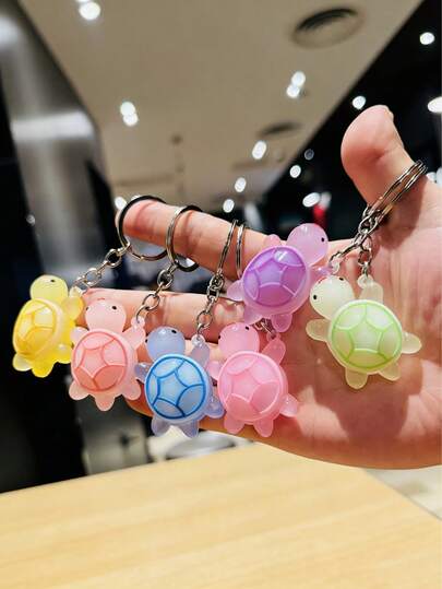 5个装夜灯多色迷你乌龟钥匙扣 - 派对礼物，小型树脂乌龟配件，适合DIY装饰、手机包包挂件、乌龟雕像配件、钥匙扣挂件、家居装饰、节日派对，乌龟雕像配件 - 送给家人和朋友的理想节日礼物，完美的派对礼物，小惊喜（多种颜色随机发送）