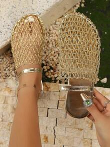 Breezelady Women's Gold Metallic Mesh Net Flat Sandals – Crafted With A Striking Open-Work Metallic Mesh Net Upper And A Sleek Square-Toe Design, These Flat Sandals Feature A Metallic Ankle Strap For A Secure Fit. The Lightweight, Breathable Design Makes Them Ideal For Summer Parties, Beach Getaways, Or Night-Outs. Pair With Flowy Dresses, Linen Pants, Or Swim Cover-Ups For A Glamorous, Eye-Catching Look. - Vàng - Xem 1