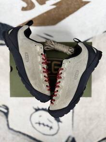 Keen Jasper 皮革徒步舒适抓地低帮户外功能鞋，男女通用，银貂色，复古低帮系带，户外露营徒步登山运动训练鞋 - 銀貂色 - 查看 4