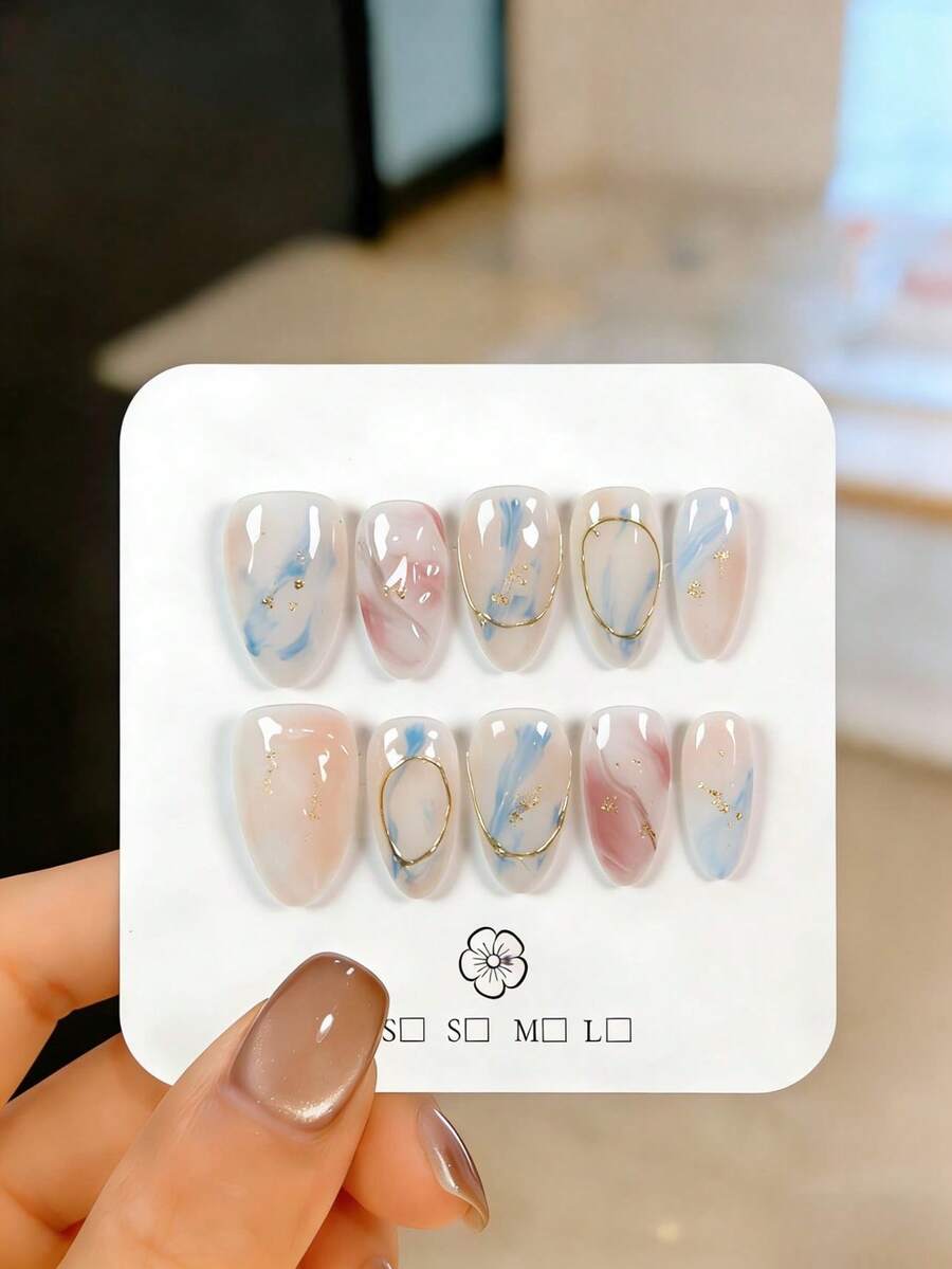 10片手工制作的按压式假指甲，杏仁形，蓝色扎染效果，带有不规则镜面线条。这些可爱时尚的美甲饰品可重复使用，易于佩戴和卸除，优雅百搭，适合日常佩戴、派对、婚礼和节日等场合。适合女孩和女士。套装包含果冻胶、指甲锉和其他美甲工具。 - 彩色 - 查看 1