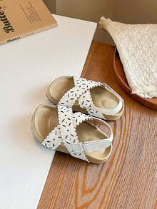 1双女童白色镂空蕾丝交叉凉鞋，软底防滑学生鞋 - 米色 - 查看 3