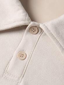 男士深灰色 Polo 衫，亨利领，单扣领设计，舒适合成麂皮面料，厚实耐穿，不起球不变形，休闲风格，适合日常通勤和周末聚会，尽显老钱风范。 - 杏色 - 查看 7