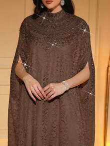 Áo choàng dài tay cánh dơi thanh lịch với chi tiết thêu và cúc, cổ đứng, chất liệu vải dệt. - Cà phê nâu - Xem 6