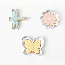 3 piezas Cortadores de galletas con forma de flor de primavera y mariposa, moldes de acero inoxidable con forma de girasol, tulipán, mariposa y abeja para hornear, herramientas de repostería casera DIY para galletas, fondant y decoración de pasteles - Ver 12