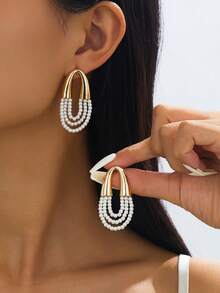 1 Đôi bông tai dáng dài đính nhiều lớp ngọc trai giả, kiểu dáng thanh lịch, phù hợp cho nữ giới đeo hàng ngày, hẹn hò, đi làm và dự tiệc. - Nhiều màu - Xem 6